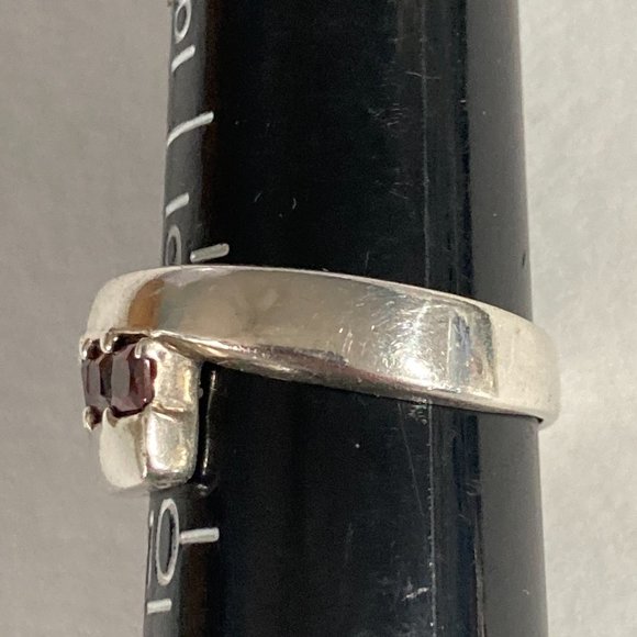 3 red glass gems in sterling silver by pass ring. - Picture 6 of 8